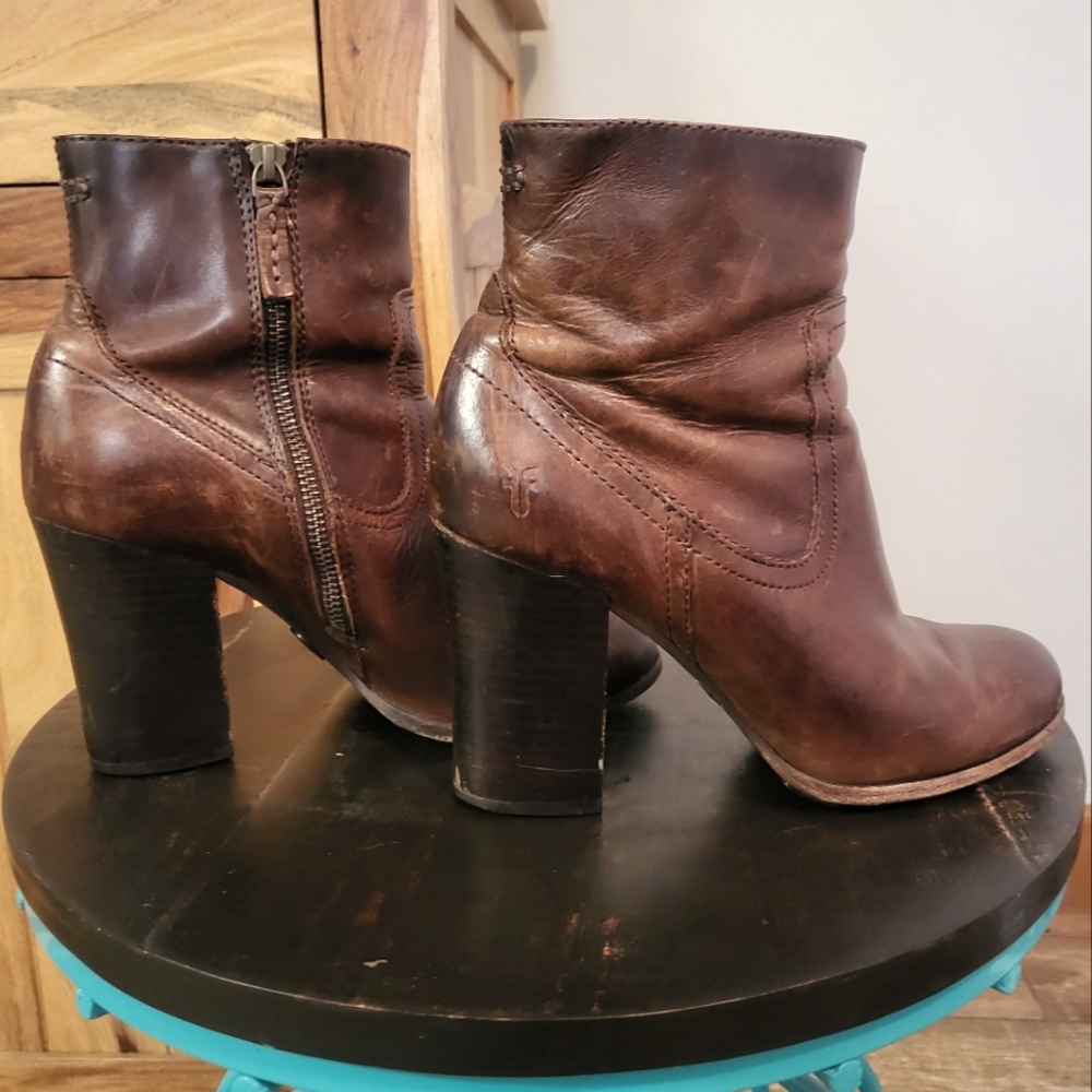 Frye Parker short tan size 8.5 M